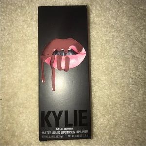Kylie Cosmetics Lip Kit - Clove